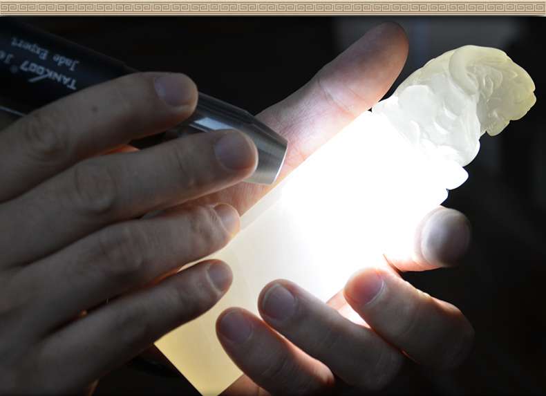 照玉強光手電筒不只可以鑒定琥珀，還可以鑒別各種的玉石、原石